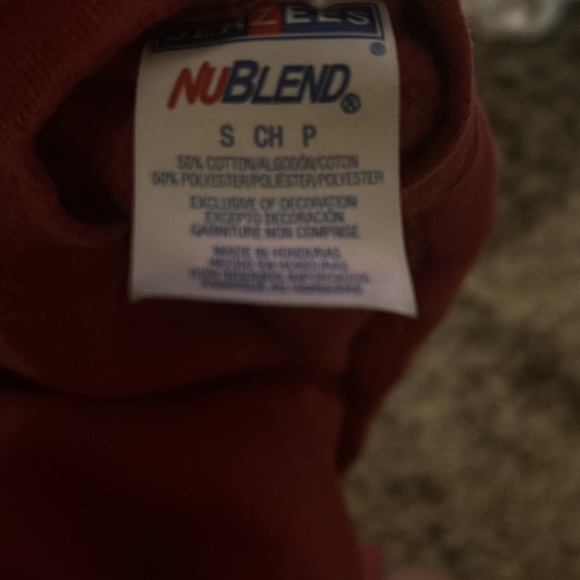 red carolina beach crew neck - Picture 3 of 3